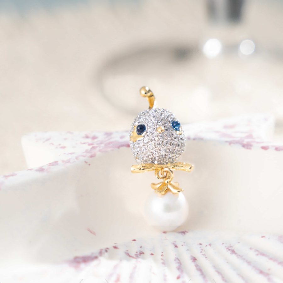 Bird-shaped pendant