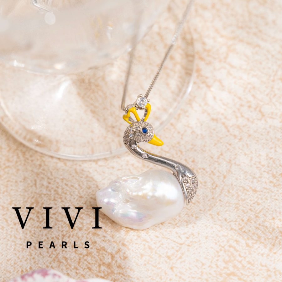 Swan-shaped pearl pendant 6